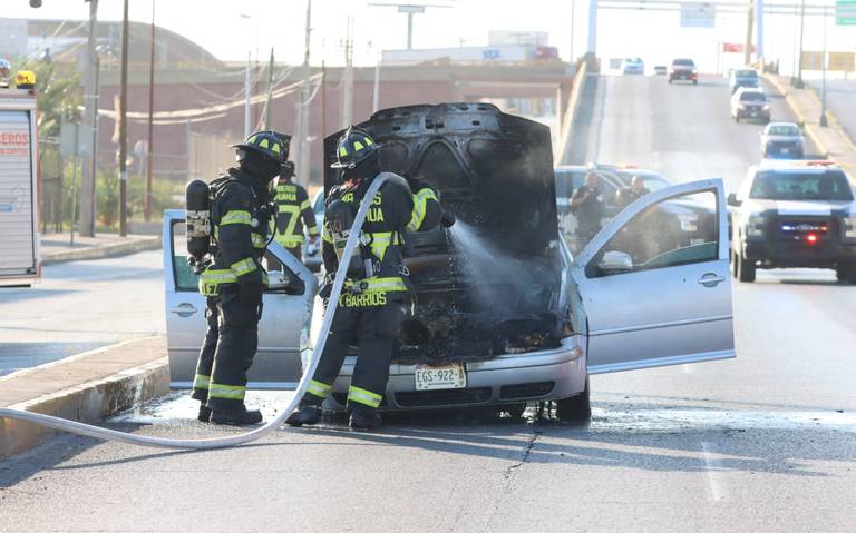 Se incendia vehículo en la Tecnológico