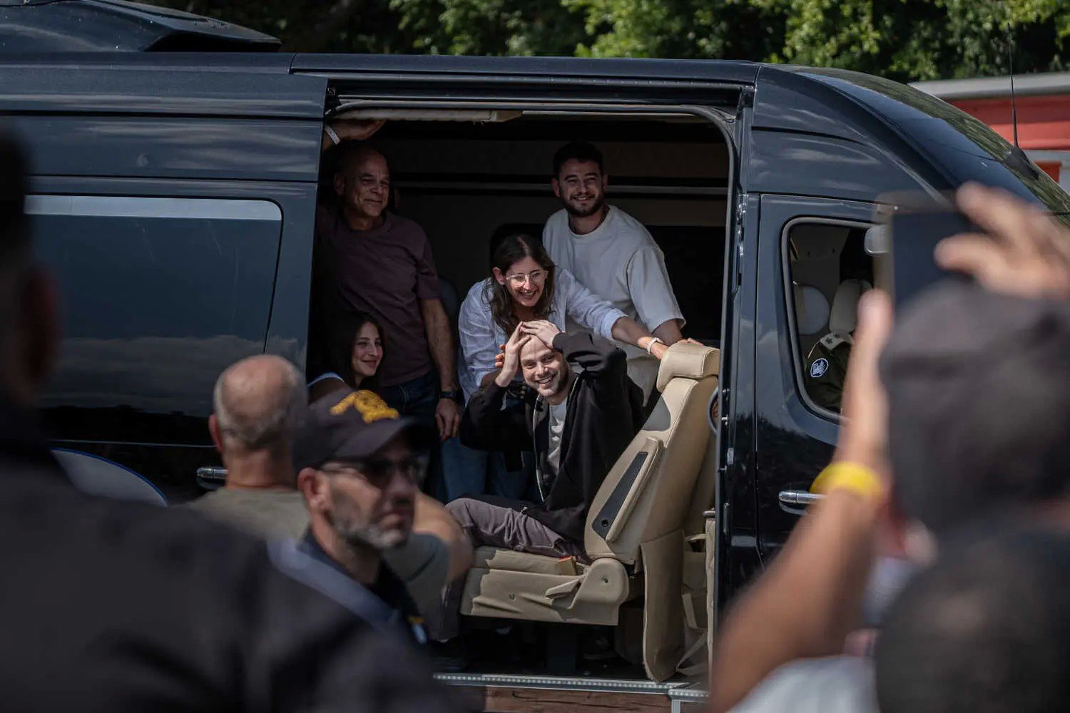 Liberan a rehenes y prisioneros palestinos en el “amanecer histórico” que celebra Trump